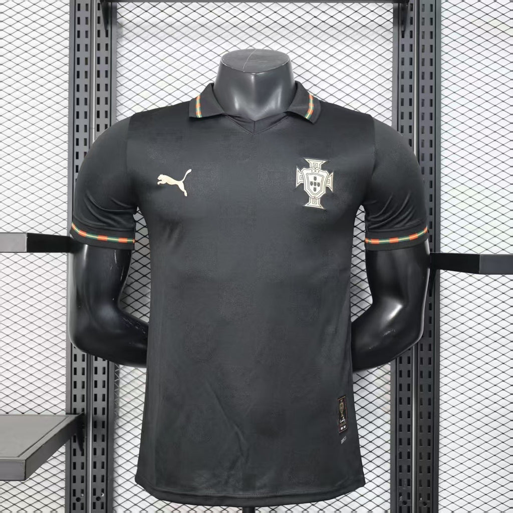 Camisola Portugal Edição Especial Pantera Negra Eusébio (Versão Jogador) - S | Camisola de Futebol - PrimeKits Club - Camisolas de Futebol