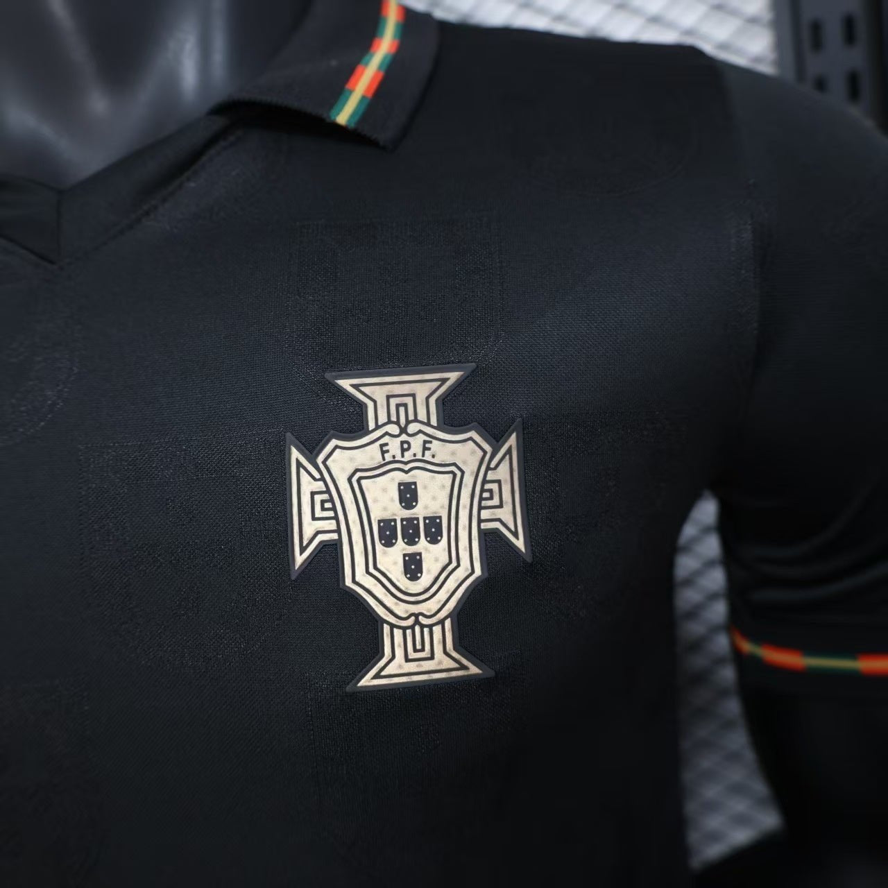 Camisola Portugal Edição Especial Pantera Negra Eusébio (Versão Jogador) - S | Camisola de Futebol - PrimeKits Club - Camisolas de Futebol