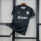 Camisola Sporting CP Alternativa II 25/26 - S | Camisola de Futebol - PrimeKits Club - Camisolas de Futebol