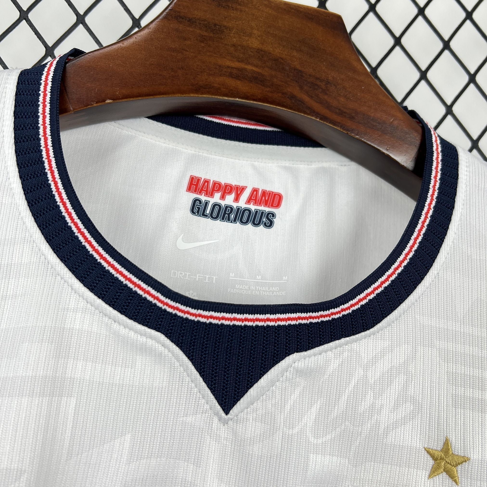 Camisola Inglaterra Principal Copa do Mundo 2026 - S | Camisola de Futebol - PrimeKits Club - Camisolas de Futebol