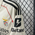 Camisola SL Benfica Alternativa Bege 2025/26 - S | Camisola de Futebol - PrimeKits Club - Camisolas de Futebol