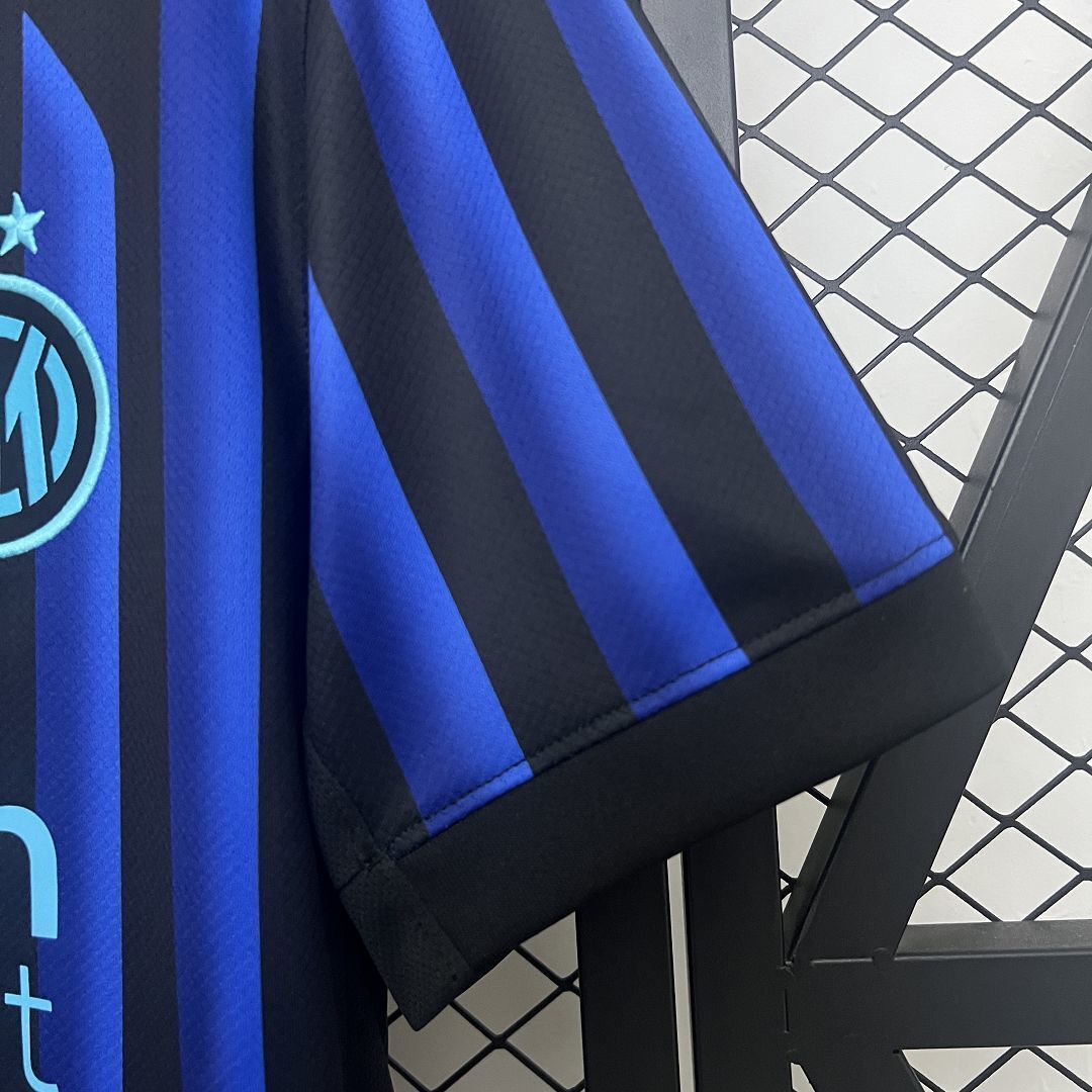 Camisola Inter de Milão Principal 2025/26 - S | Camisola de Futebol - PrimeKits Club - Camisolas de Futebol