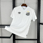 Camisola Santos Principal 2025/26 - S | Camisola de Futebol - PrimeKits Club - Camisolas de Futebol