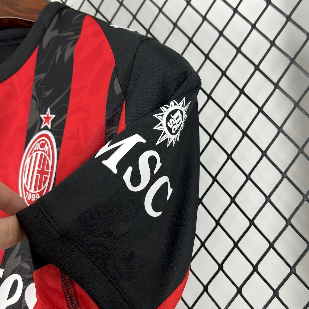 Camisola AC Milan Principal 2025/26 - S | Camisola de Futebol - PrimeKits Club - Camisolas de Futebol